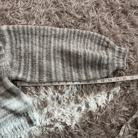 Urban Outfitters Gray & White Marled Lyra Puff Sleeve Pullover Sweater - Picture 6 of 7